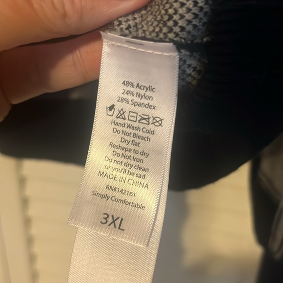 Lularoe 3x piper sweater - Picture 3 of 3